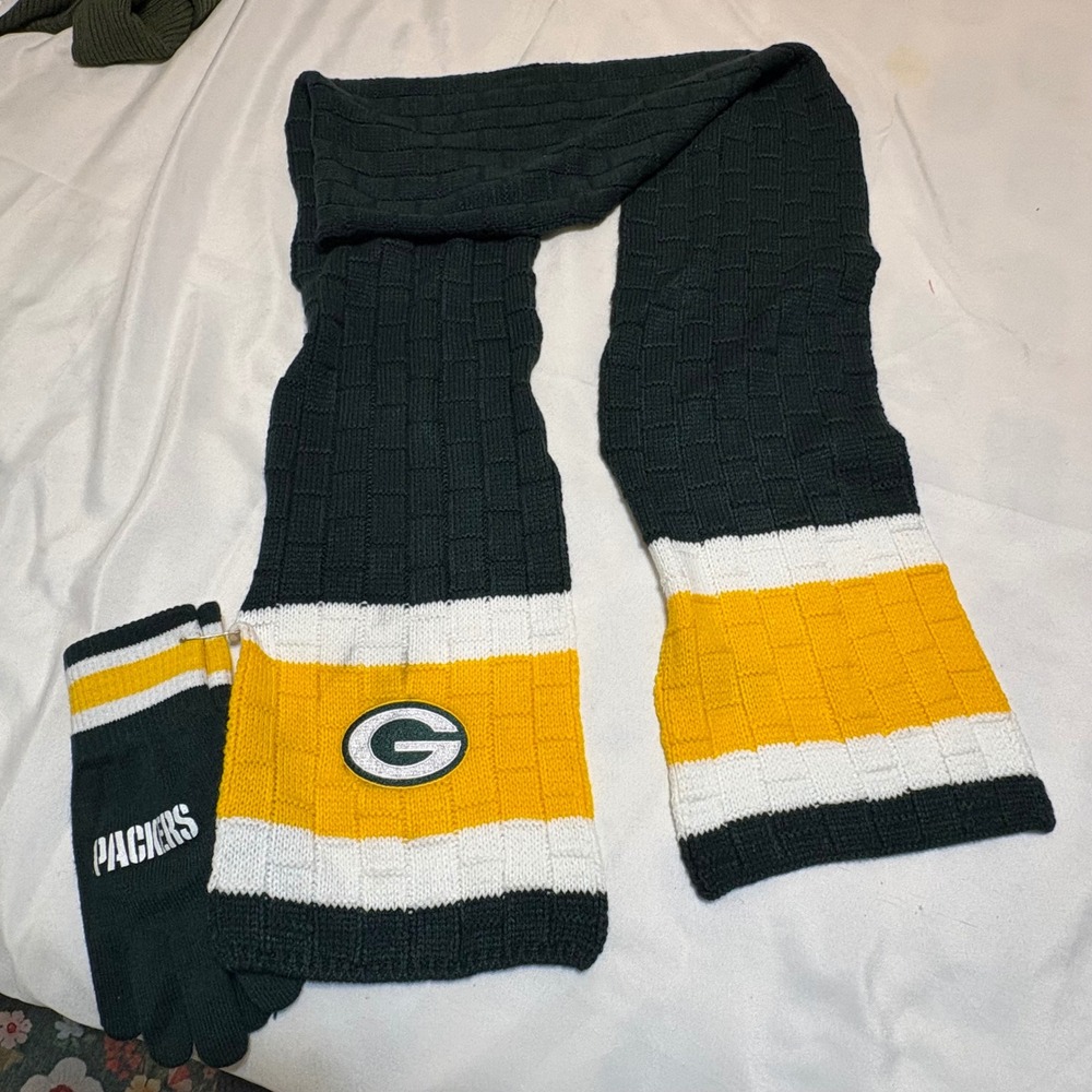 Green Bay Packers Scarf and Gloves Set Little Earth Official License NFL Gear